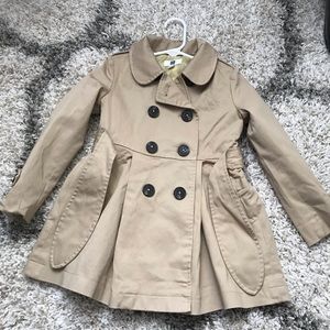 Like new trench coat toddler girl size 3-4 Uniqlo